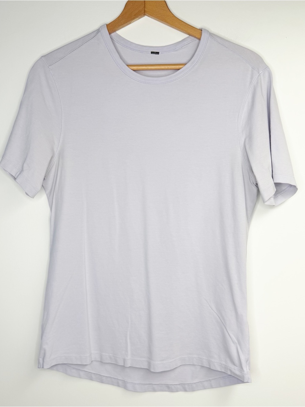 Lululemon Men's Crew Neck T-Shirt in Light Lavender